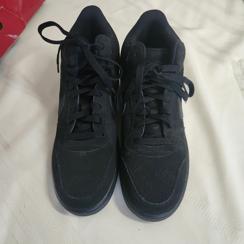 Men's Classic Low-Top Sneakers in Black